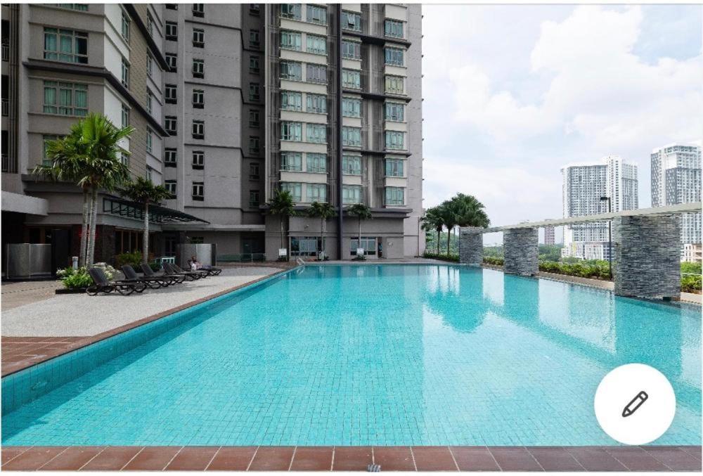 Shaftsbury Residence Cyberjaya With A Pool & Free Parking エクステリア 写真